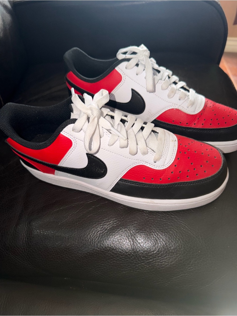 Nike-Men's Low-Top Sneakers in Red/White/Black